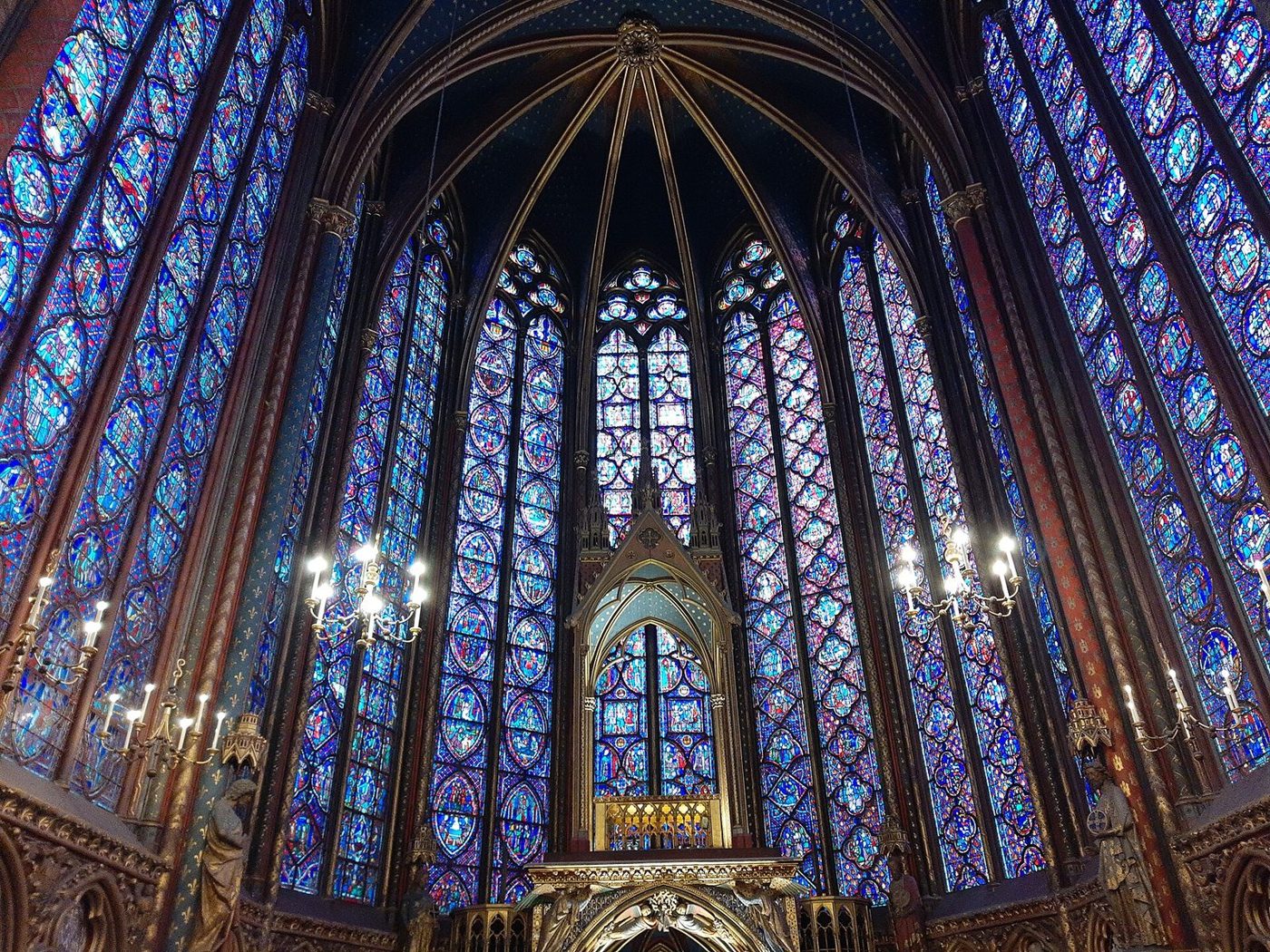 Les grands vitraux de la chapelle haute de la Sainte-Chapelle
